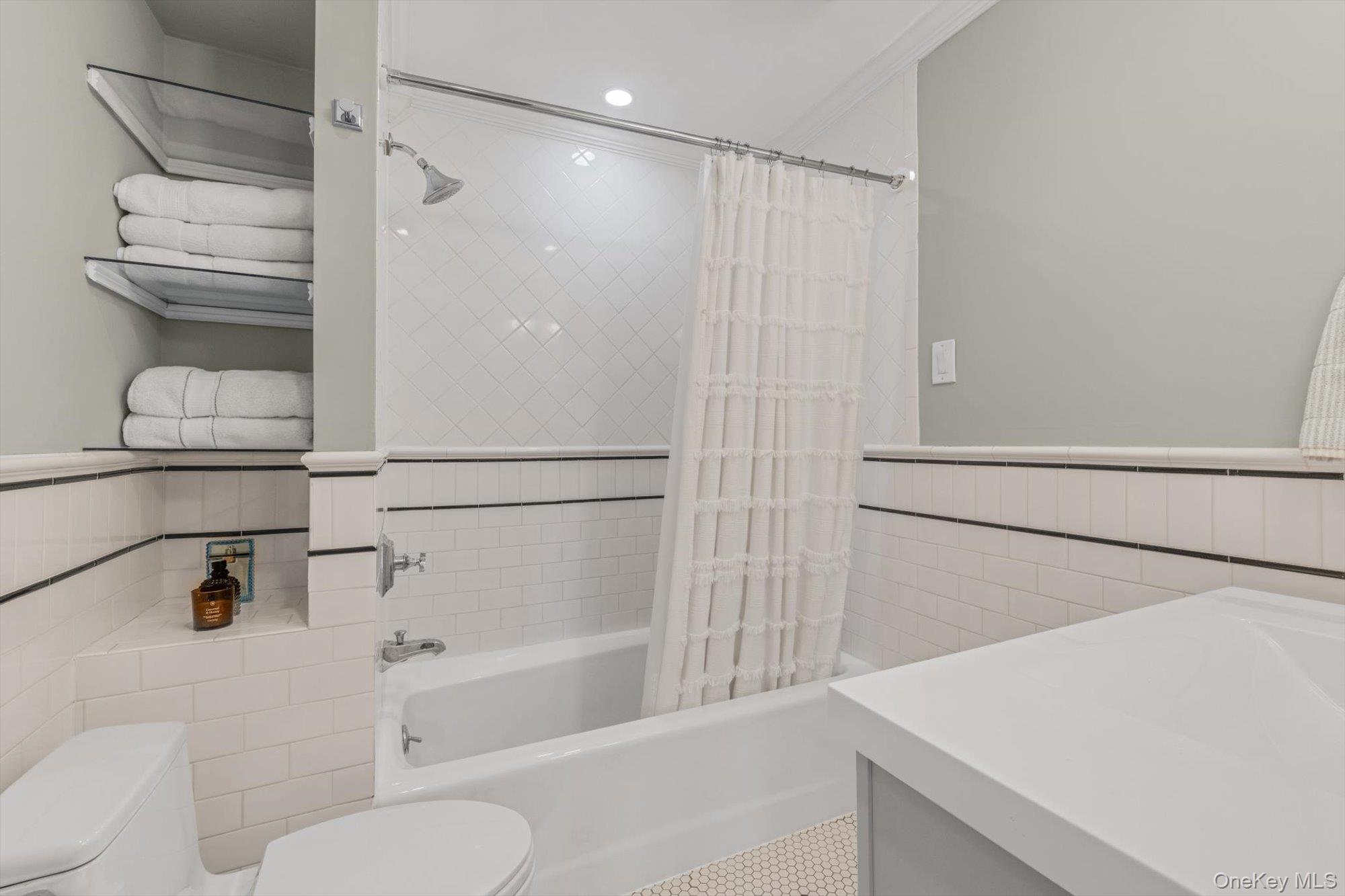 21 Hampton Avenue Property Photo 19
