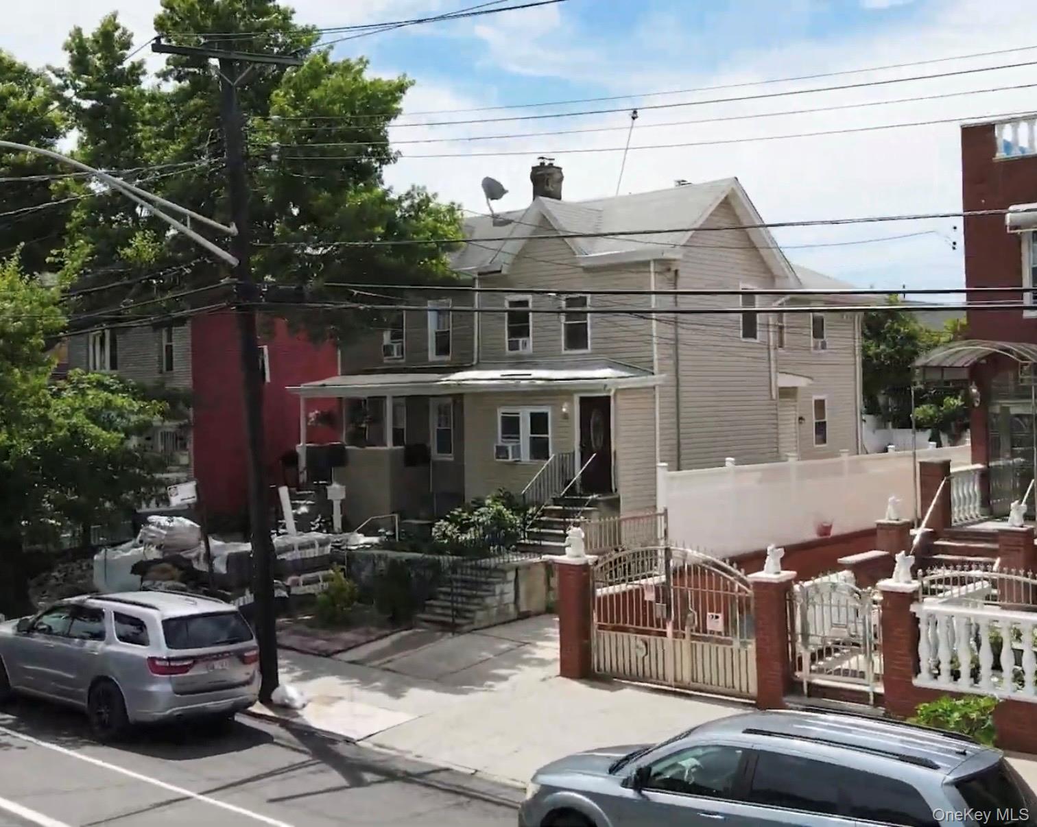 752 E 222nd Street Property Photo 2