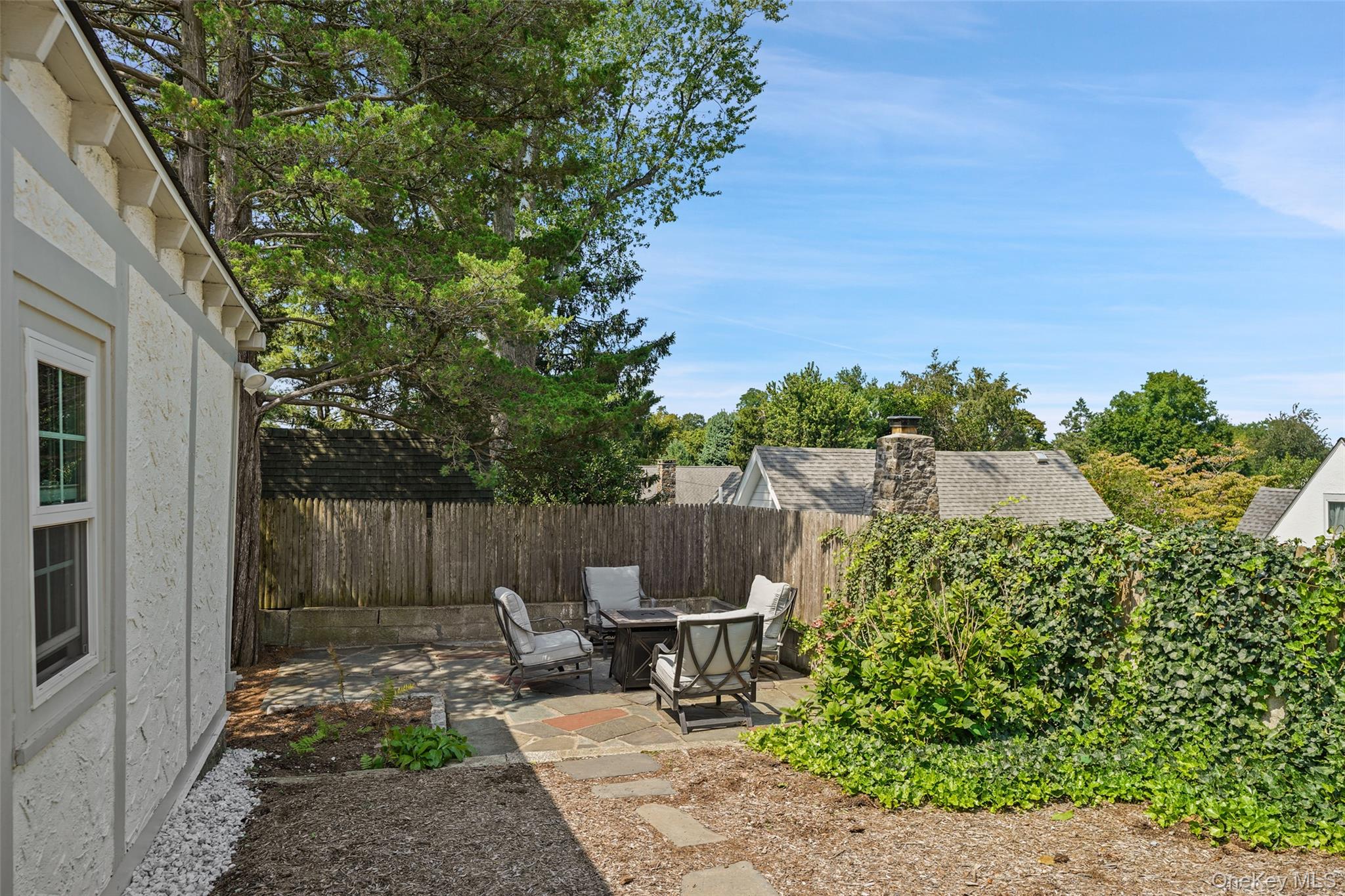 319 Oakland Beach Avenue Property Photo 4