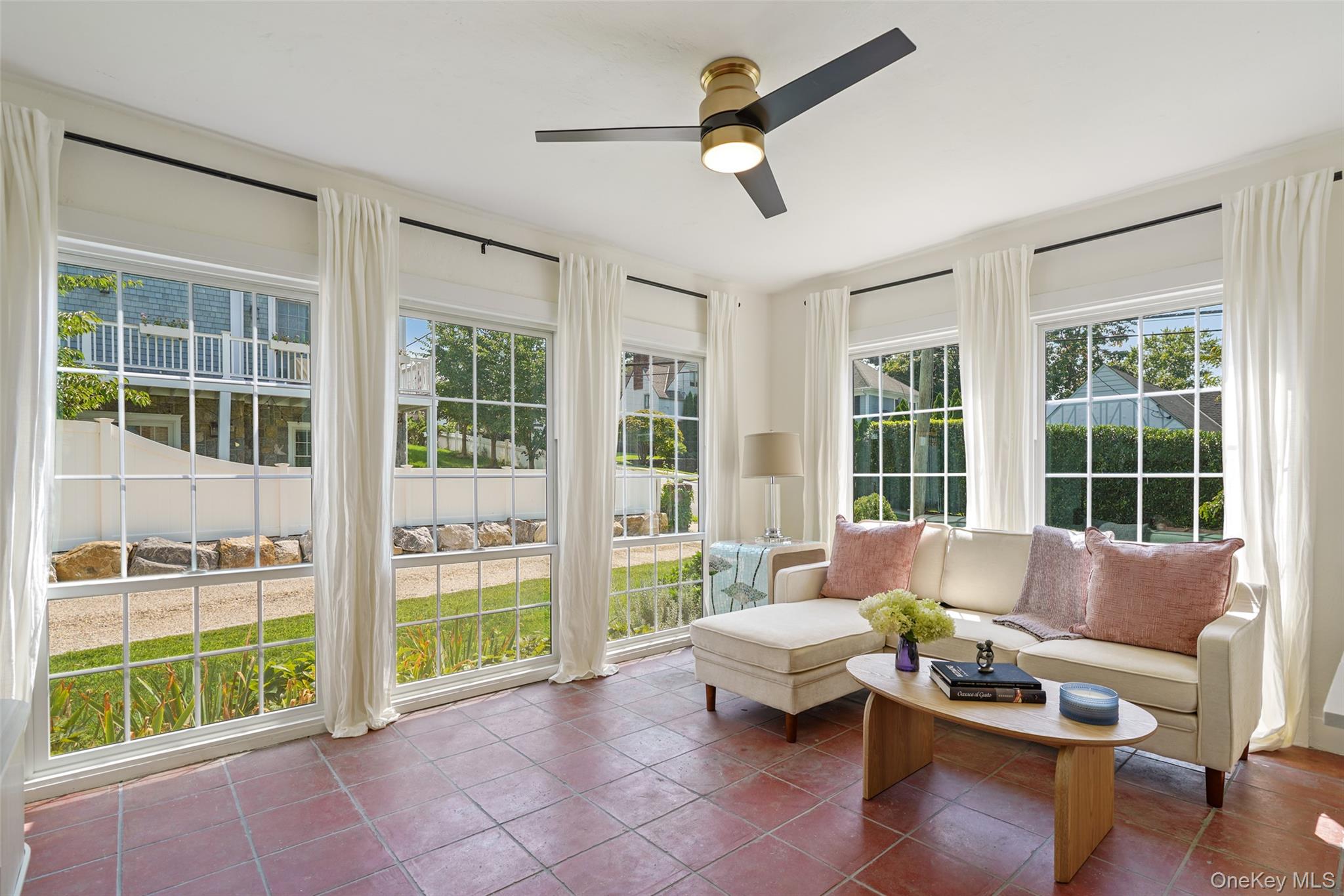 319 Oakland Beach Avenue Property Photo 7