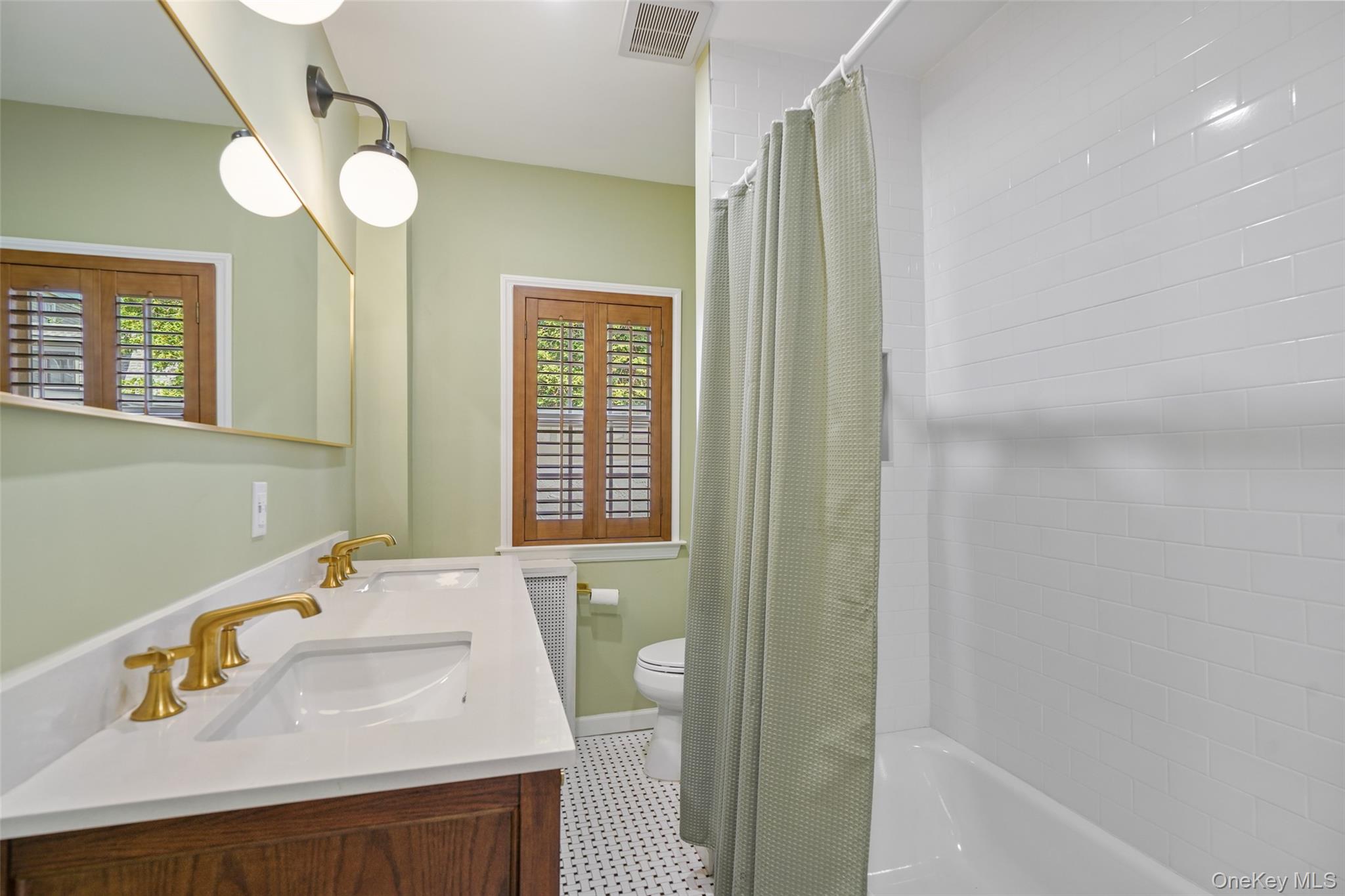 319 Oakland Beach Avenue Property Photo 15