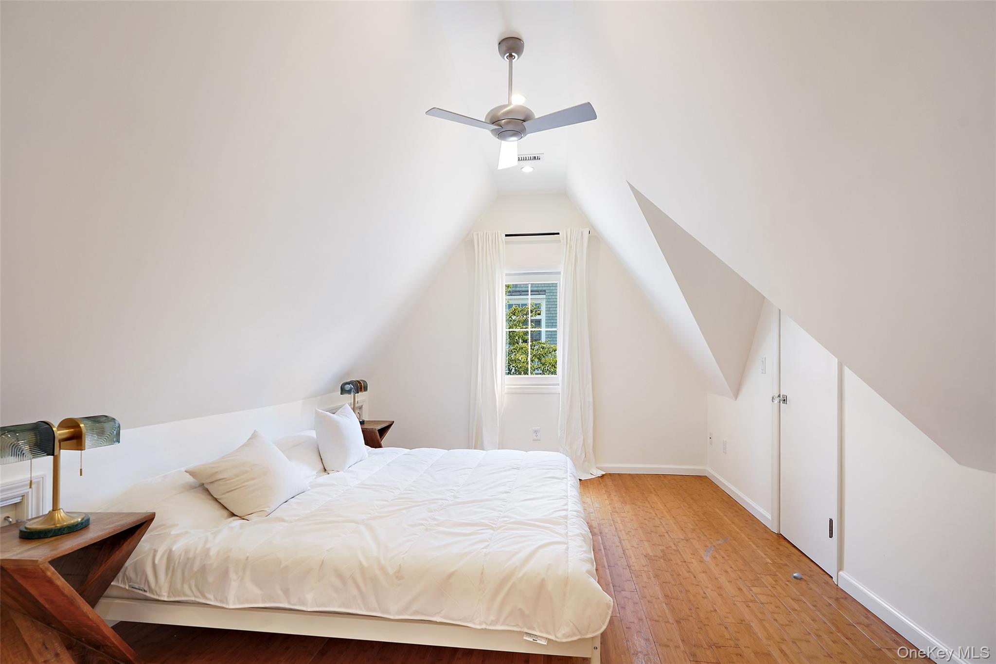 319 Oakland Beach Avenue Property Photo 17