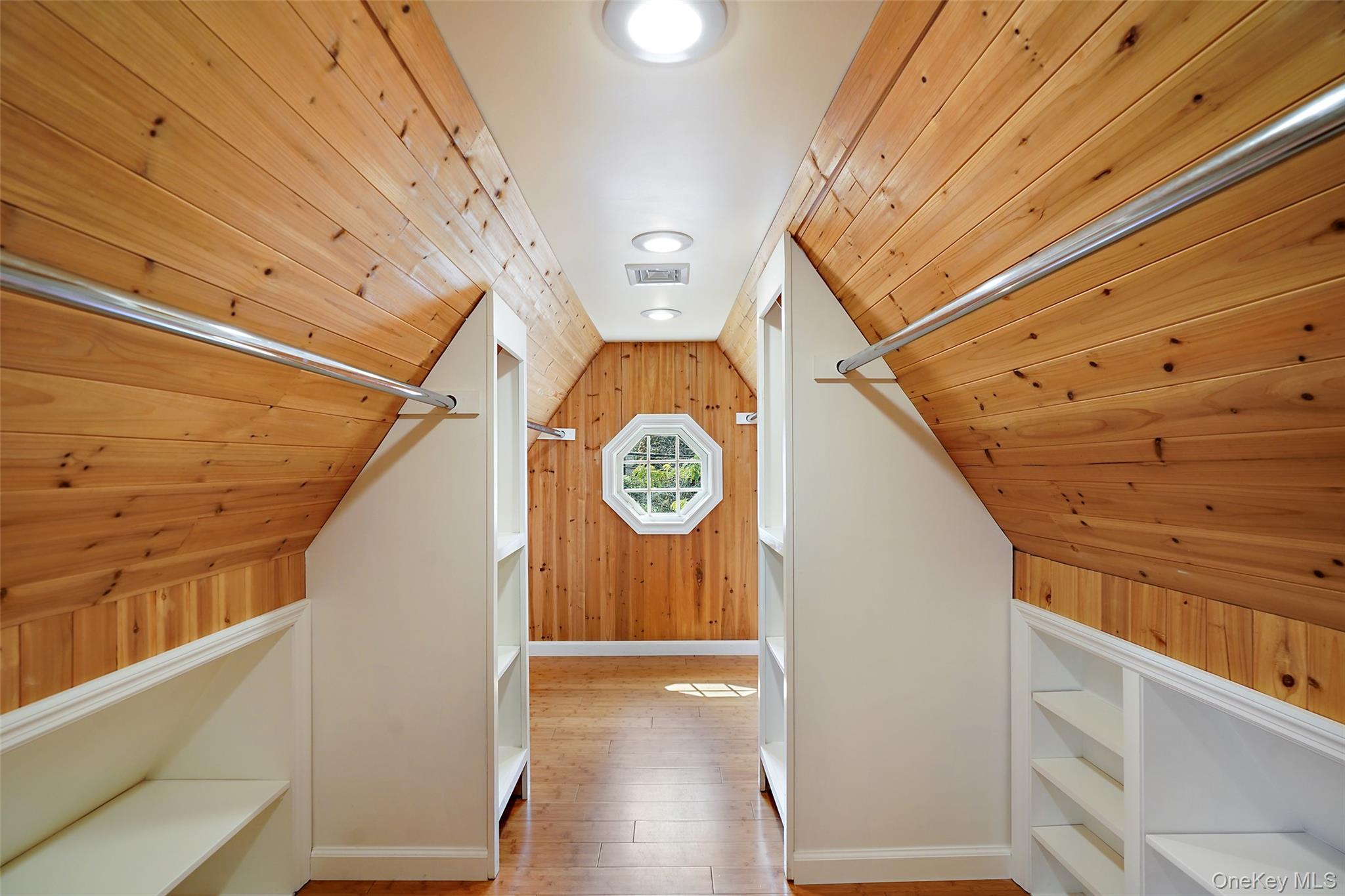 319 Oakland Beach Avenue Property Photo 18