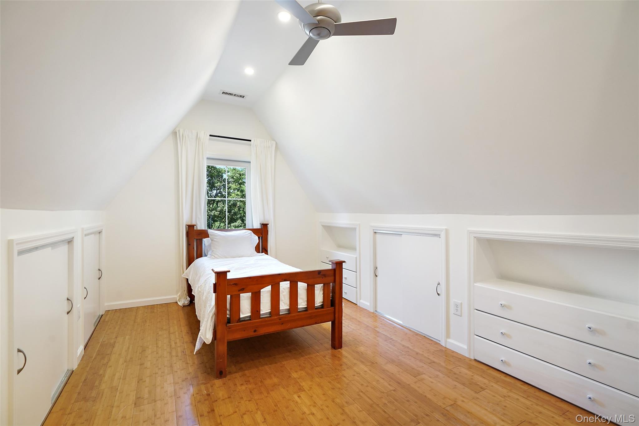 319 Oakland Beach Avenue Property Photo 21
