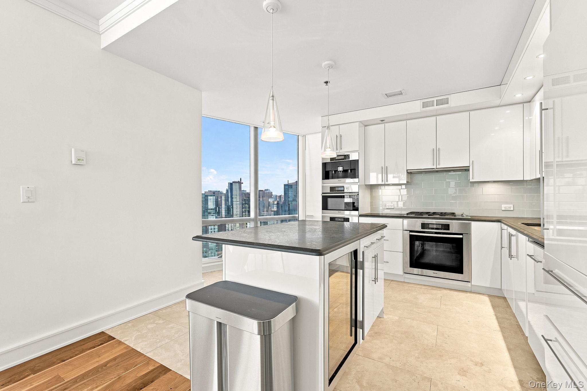 1 Renaissance Square 15d Property Photo 7
