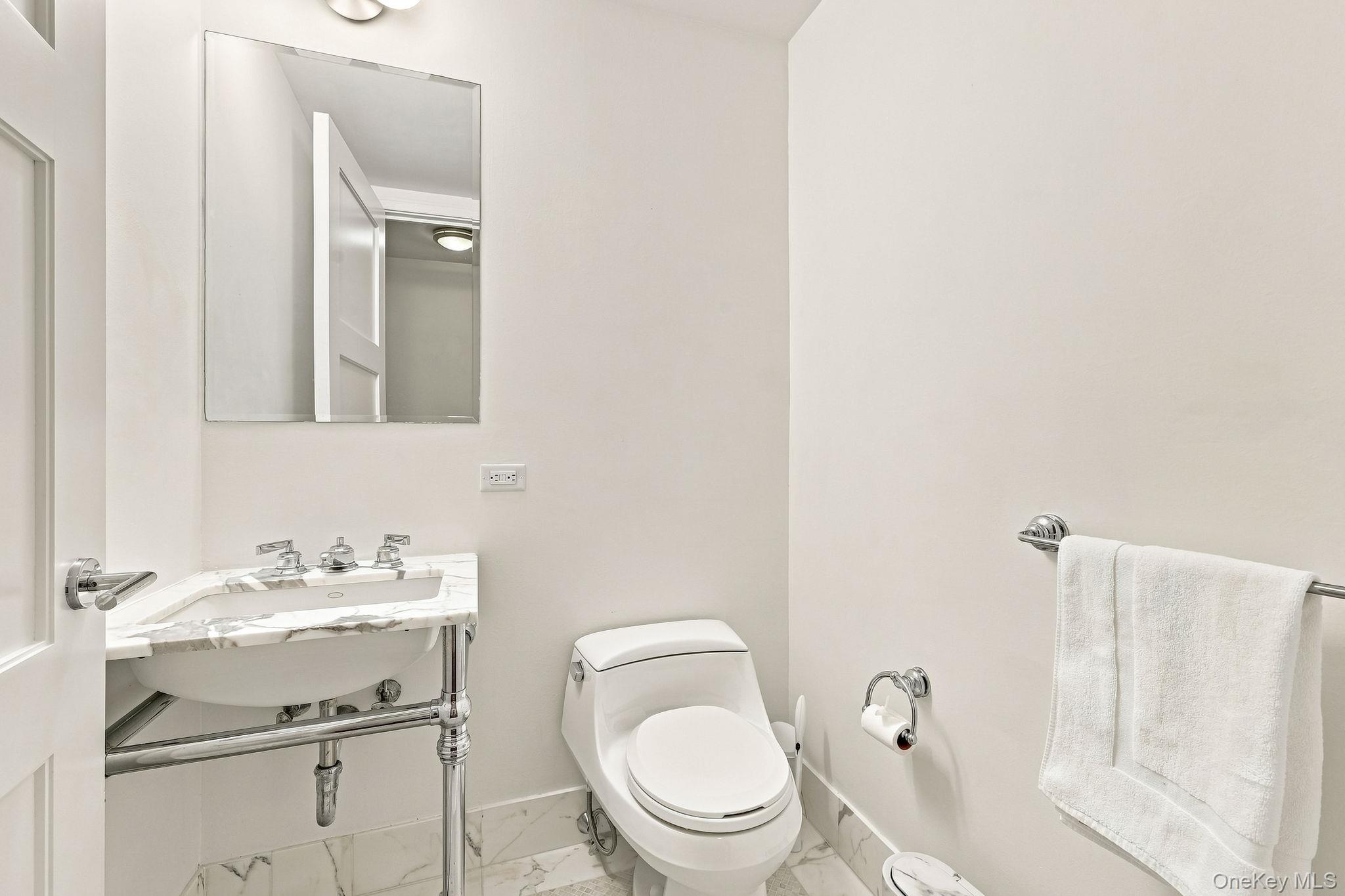 1 Renaissance Square 15d Property Photo 11