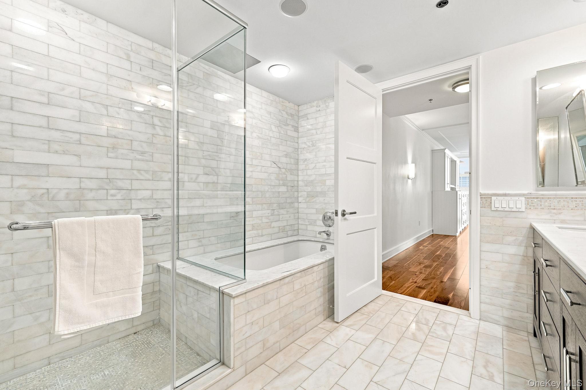 1 Renaissance Square 15d Property Photo 16