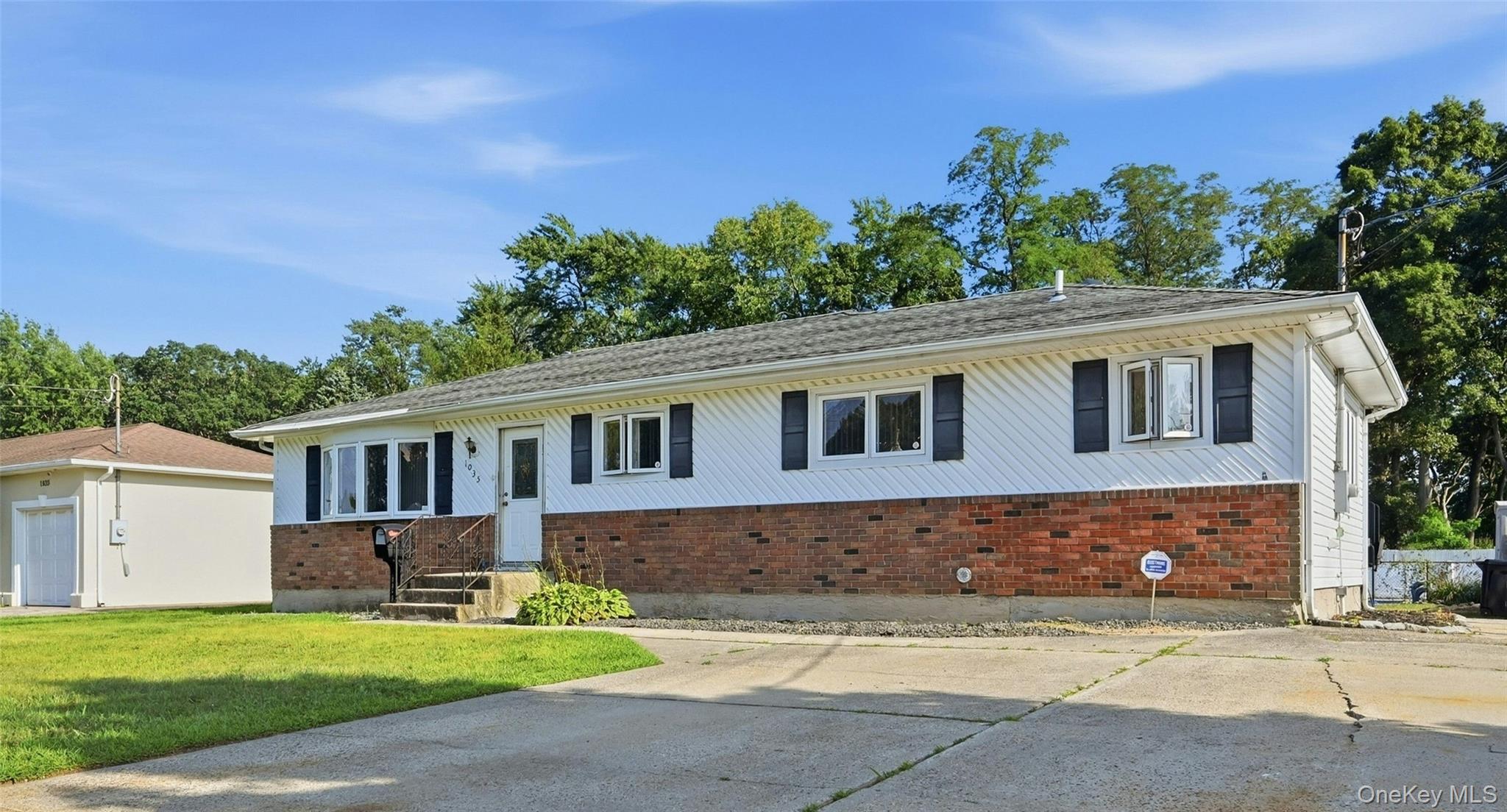 1035 Tooker Avenue Property Photo 3
