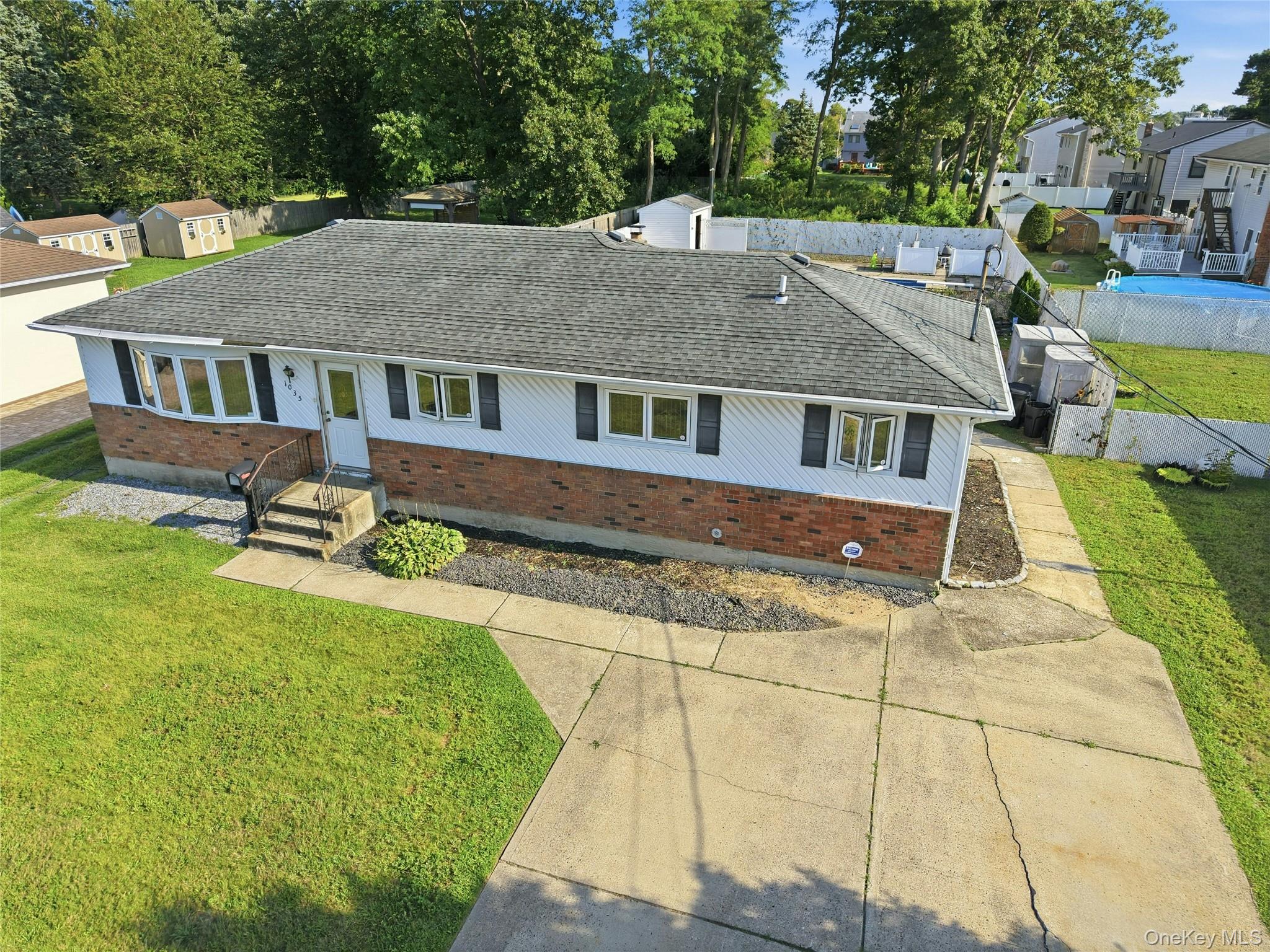 1035 Tooker Avenue Property Photo 6