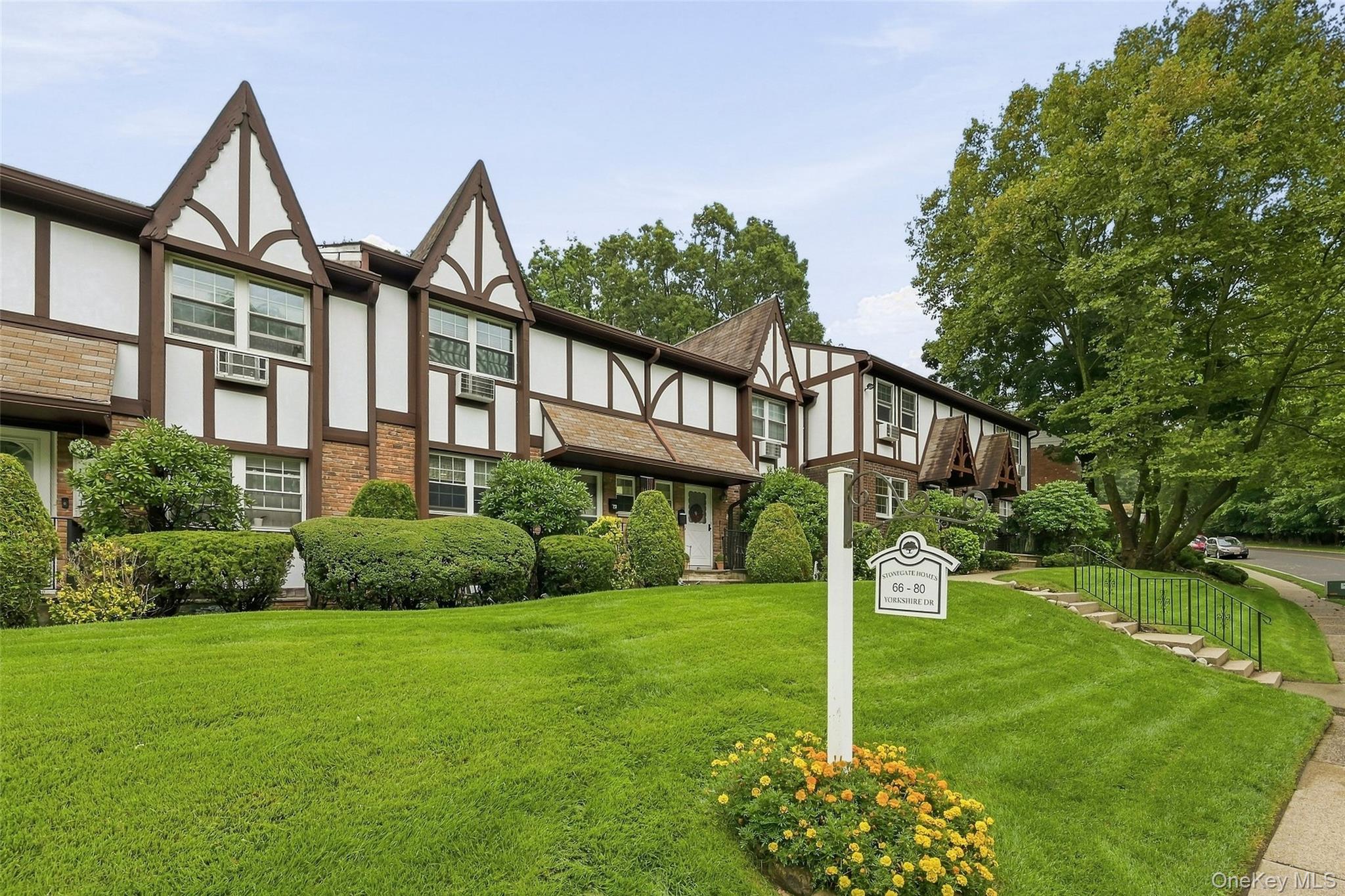 72 Yorkshire Drive Property Photo 2