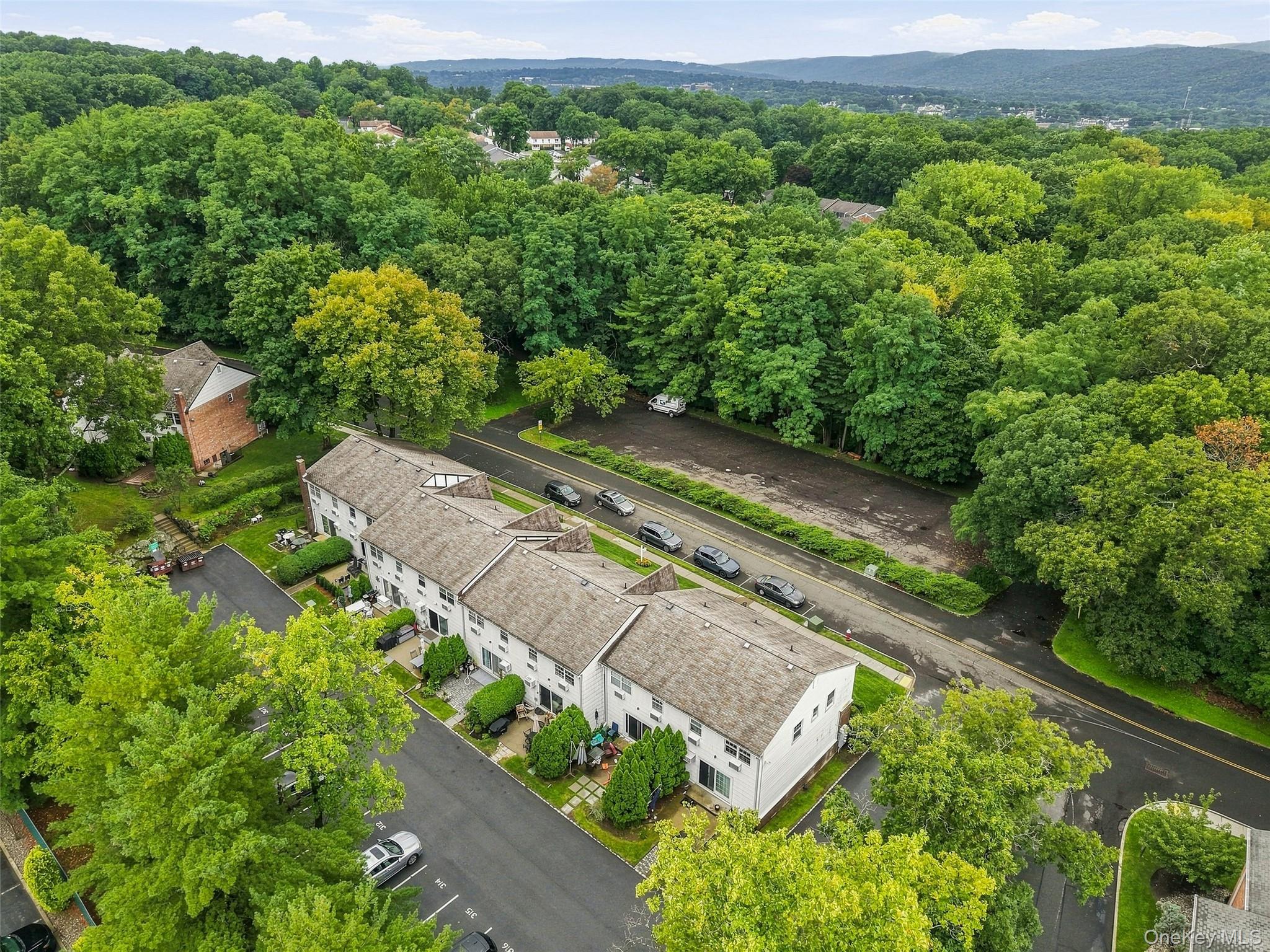 72 Yorkshire Drive Property Photo 3