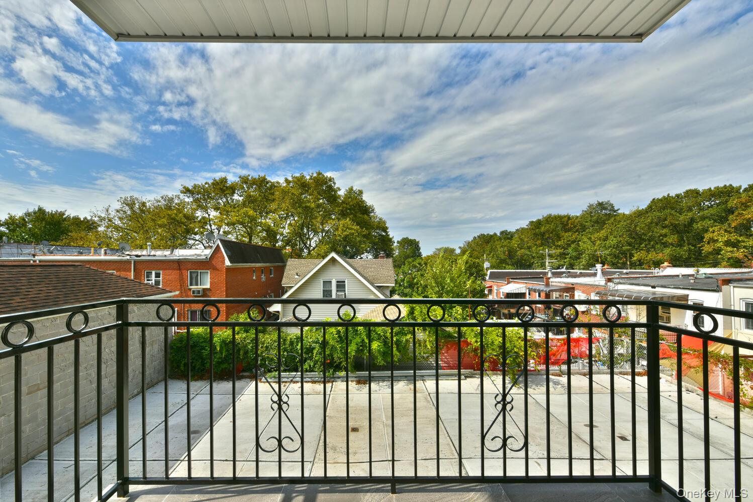 5716 163rd Street Property Photo 8