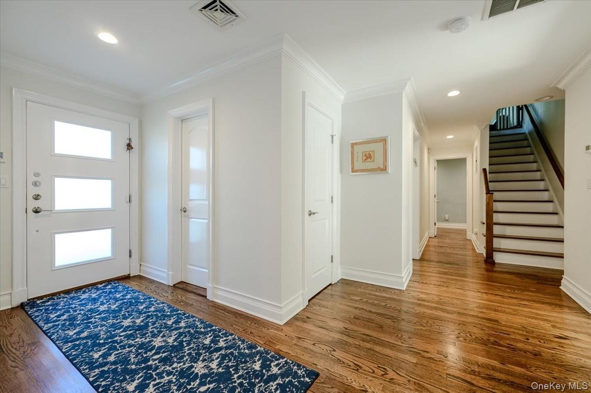 85 Suffolk Boulevard Property Photo 5