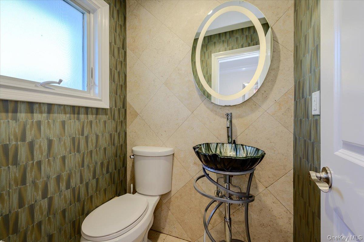 85 Suffolk Boulevard Property Photo 16
