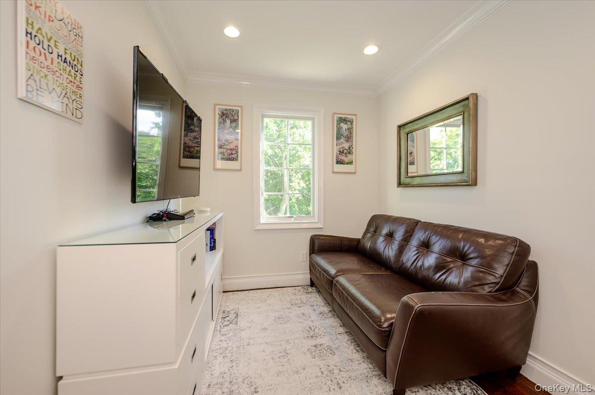 85 Suffolk Boulevard Property Photo 20