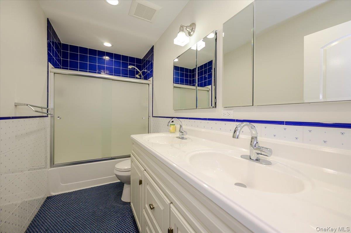 85 Suffolk Boulevard Property Photo 34