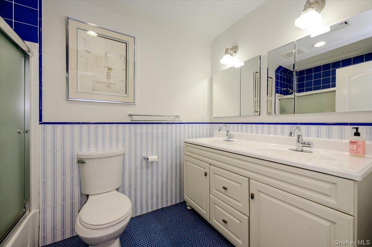 85 Suffolk Boulevard Property Photo 35