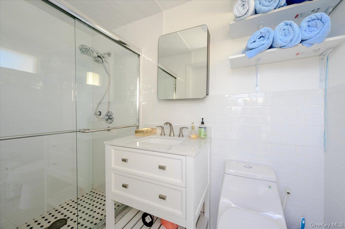 85 Suffolk Boulevard Property Photo 36