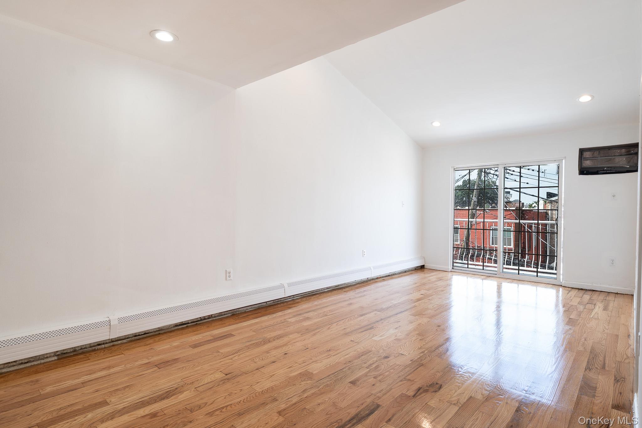 9483 218th Street Property Photo 4