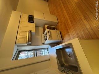61 Mott Street Property Photo 4