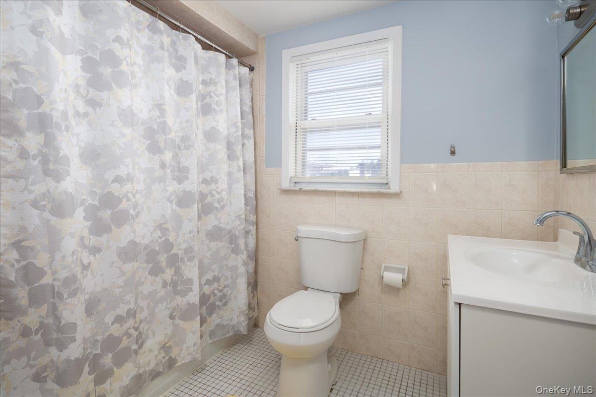 204 Monroe Street Property Photo 5