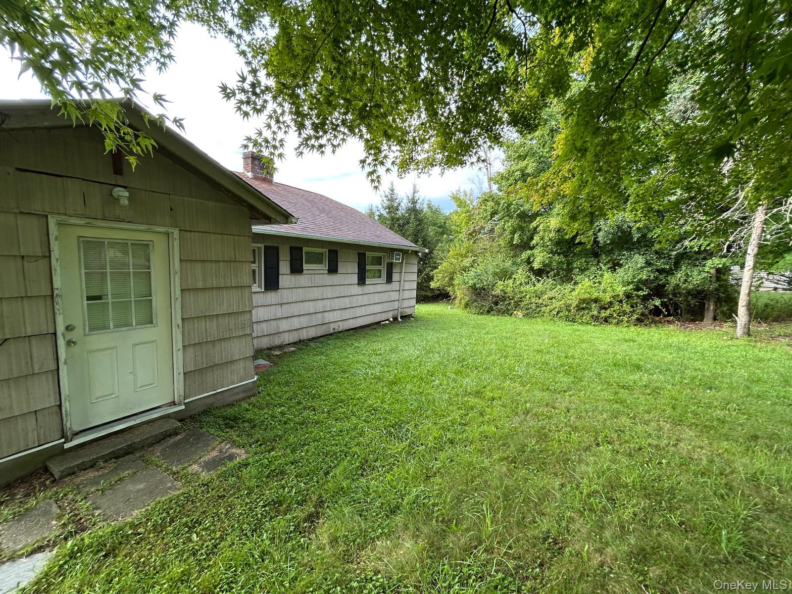 47 Lake Region Boulevard Property Photo 2