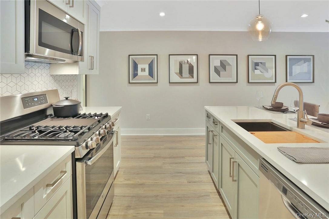 470 Main Street 13 Property Photo 8