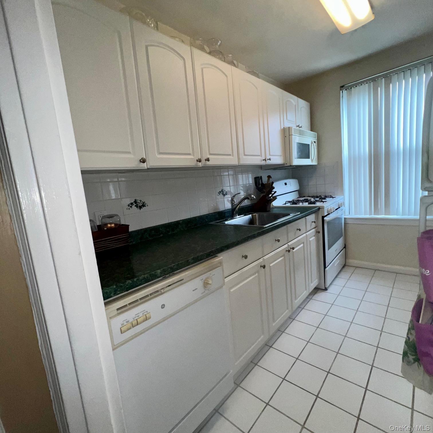 204 Richbell Road B4 Property Photo 10