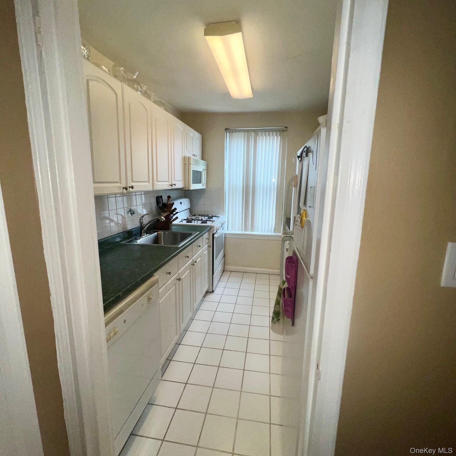 204 Richbell Road B4 Property Photo 11