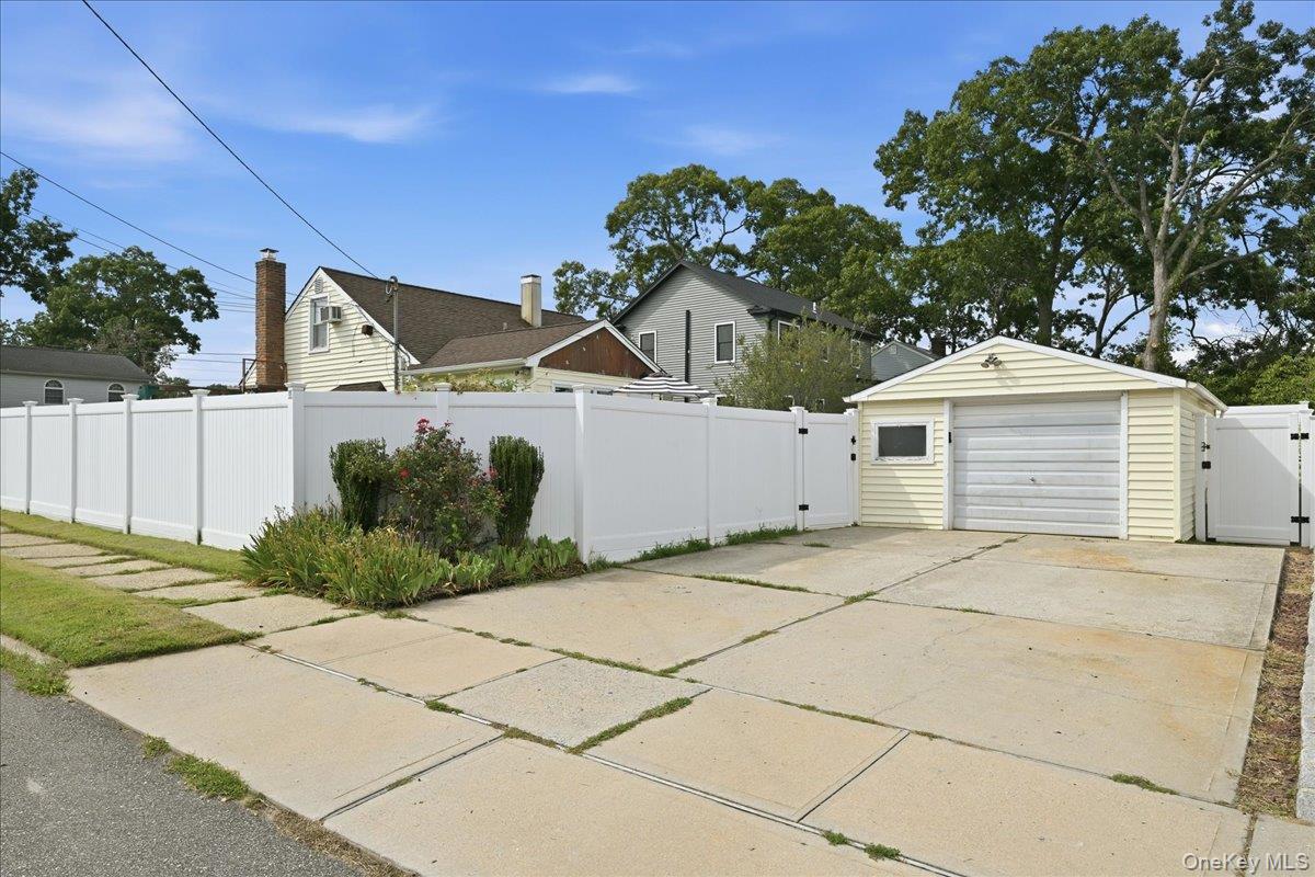 626 Central Avenue Property Photo 34
