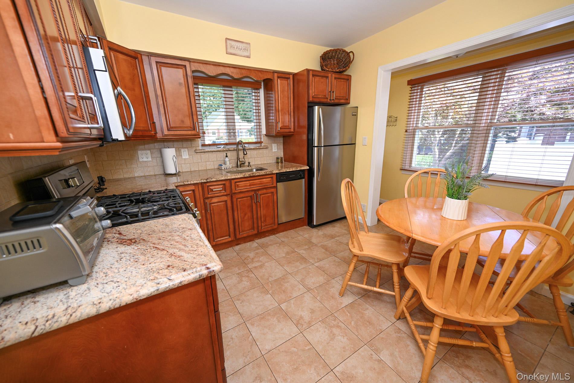 1073 Hancock Avenue Property Photo 10
