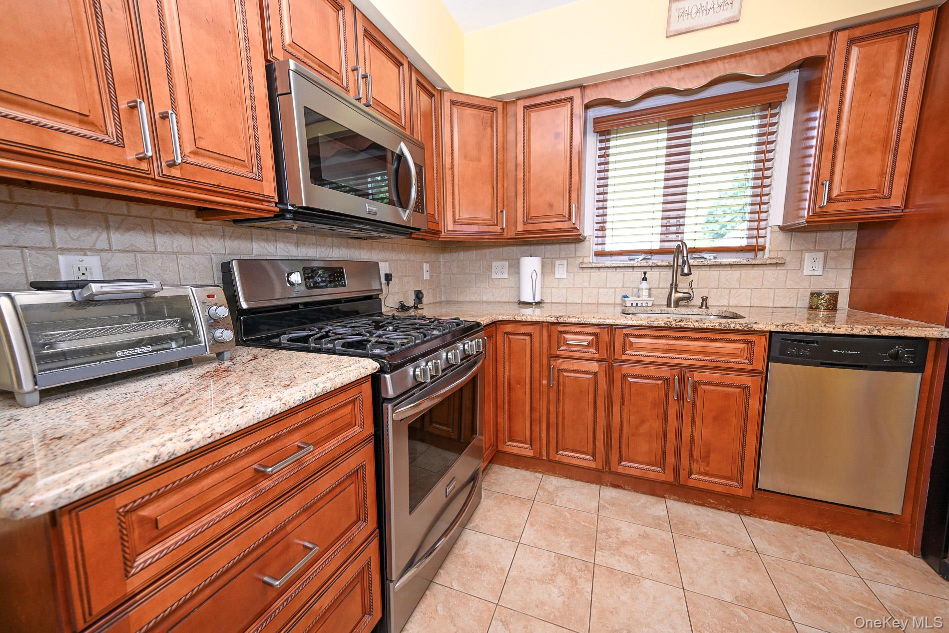 1073 Hancock Avenue Property Photo 11