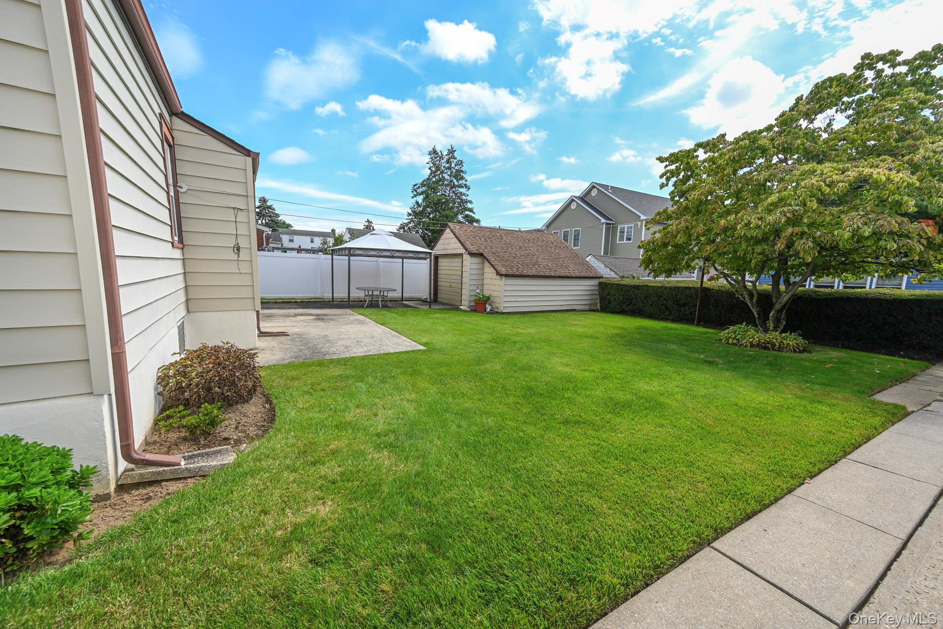 1073 Hancock Avenue Property Photo 22