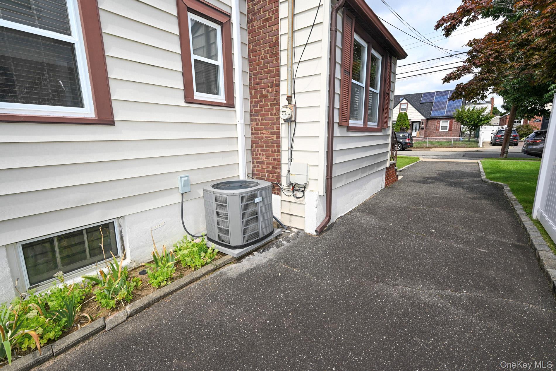 1073 Hancock Avenue Property Photo 25
