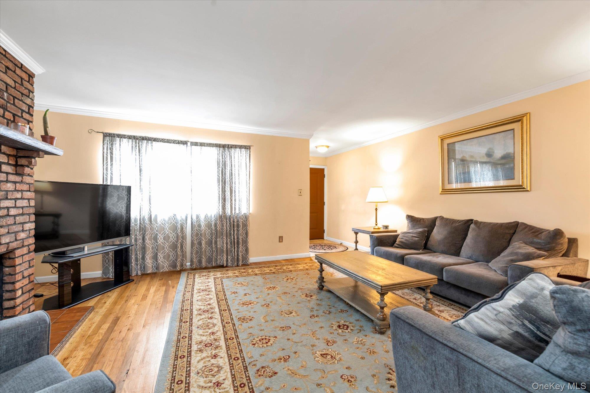 88 E Valley Stream Boulevard 6 Property Photo 3