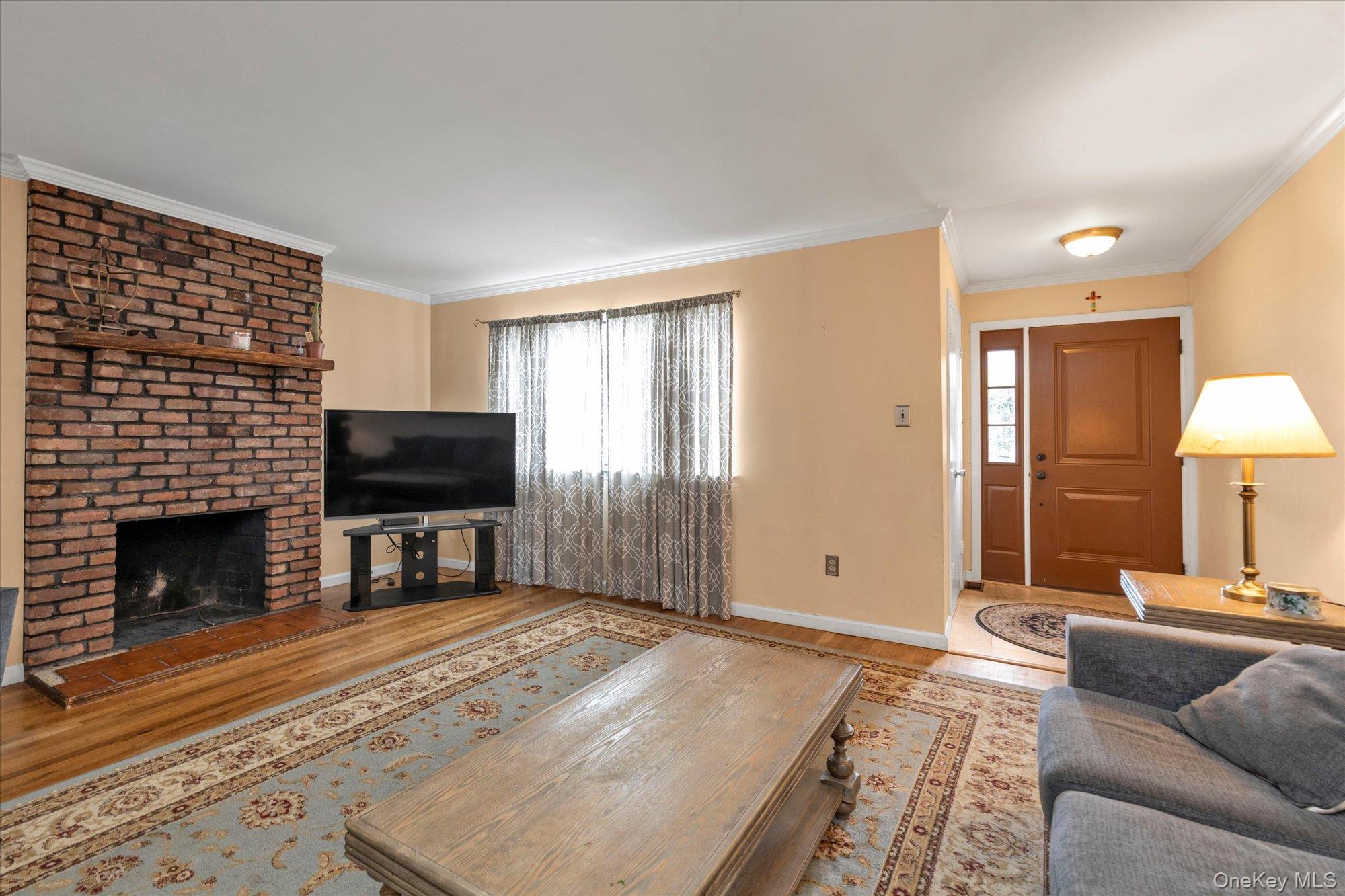 88 E Valley Stream Boulevard 6 Property Photo 4