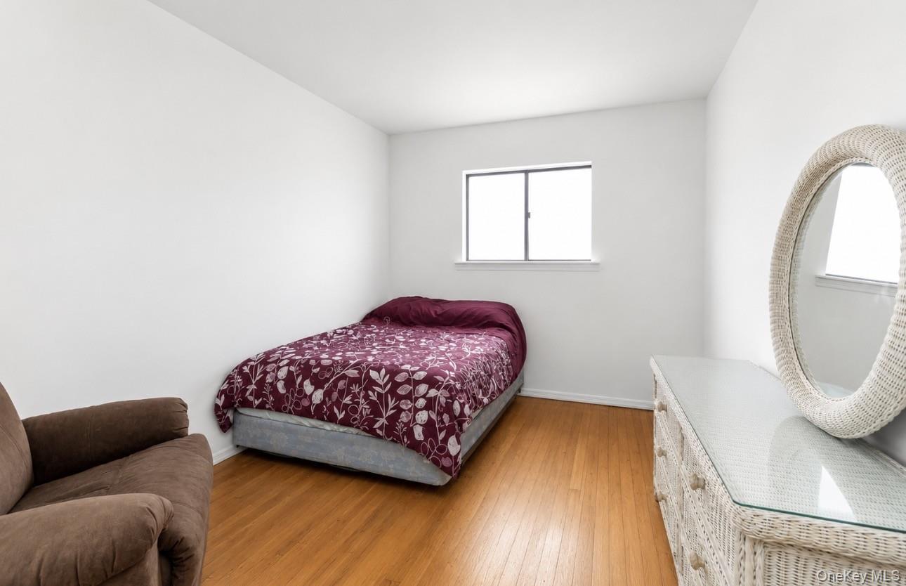 88 E Valley Stream Boulevard 6 Property Photo 13
