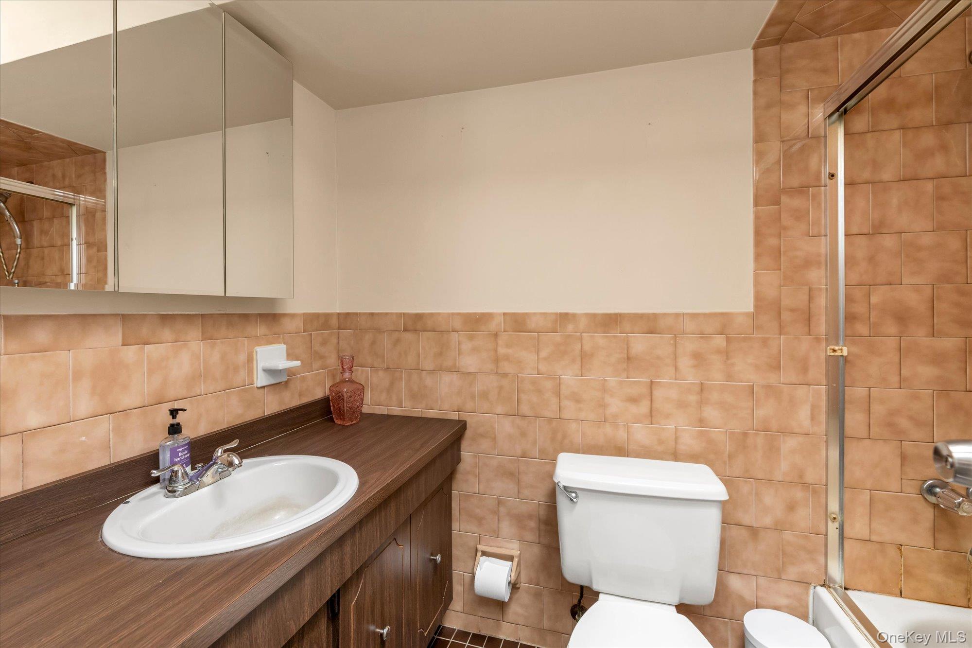 88 E Valley Stream Boulevard 6 Property Photo 15