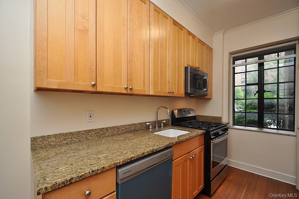 155 Garth Road 1f Property Photo 5