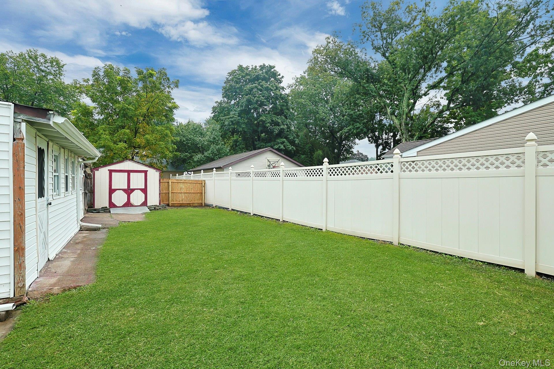 118 Grove Street Property Photo 6