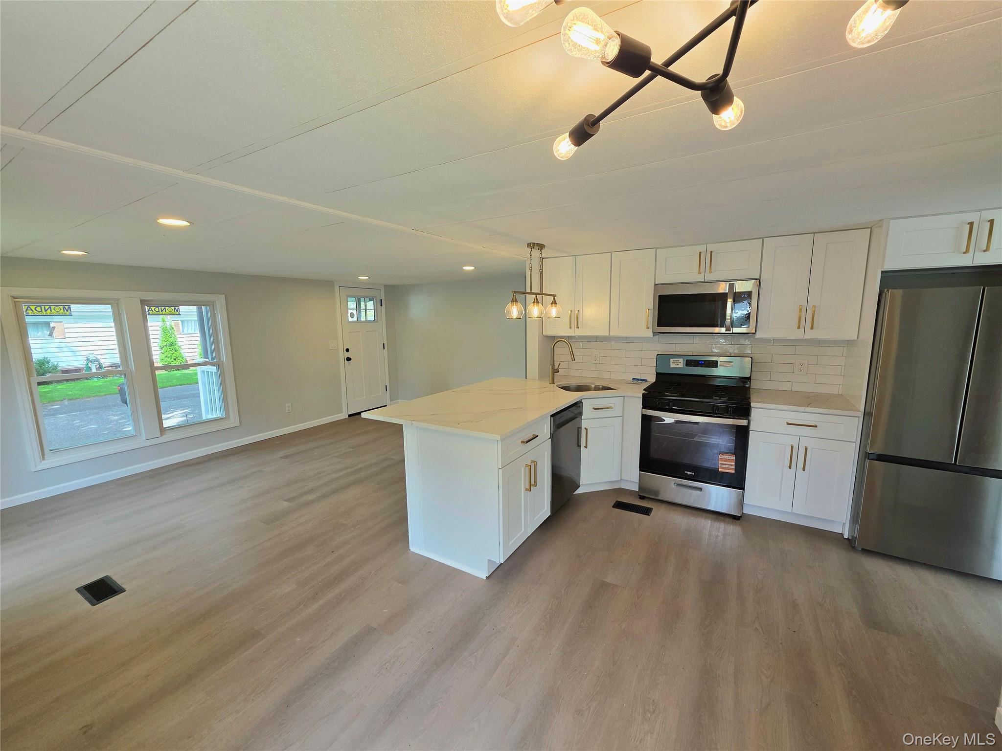 525 Riverleigh Avenue 221 Property Photo 3
