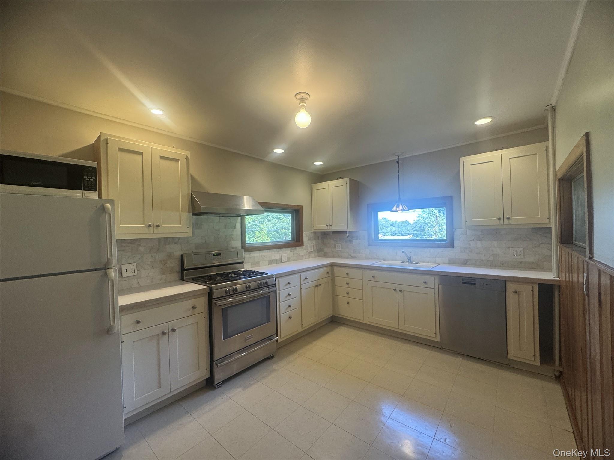 31 Upper Depew Avenue Property Photo 4