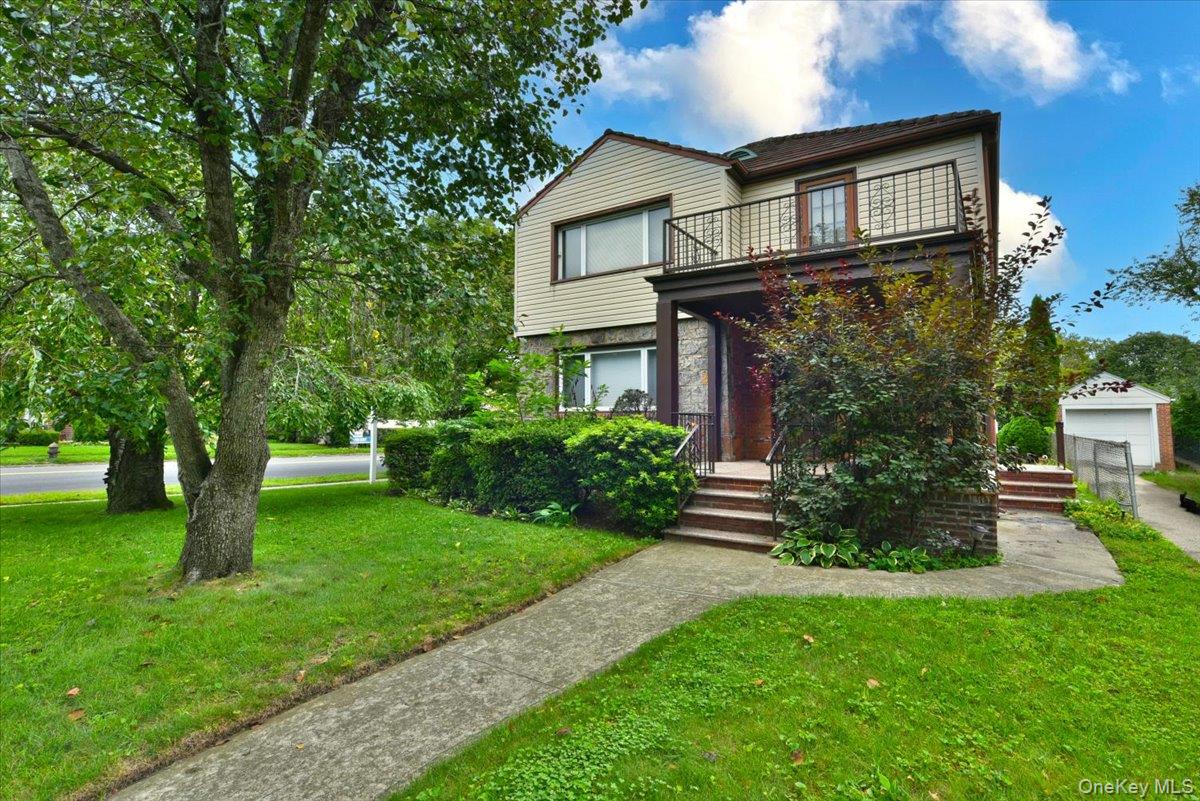 7503 196th Street Property Photo 1