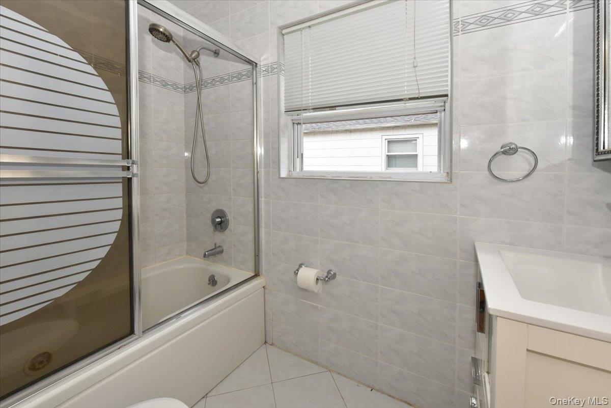 7503 196th Street Property Photo 9