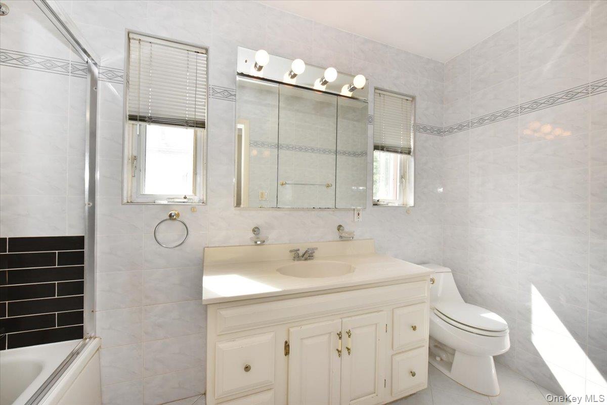 7503 196th Street Property Photo 12