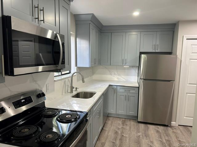 33 Roanoke Avenue Property Photo 2