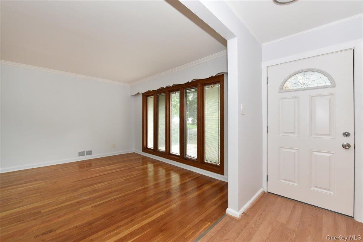 7515 196th Place Property Photo 2