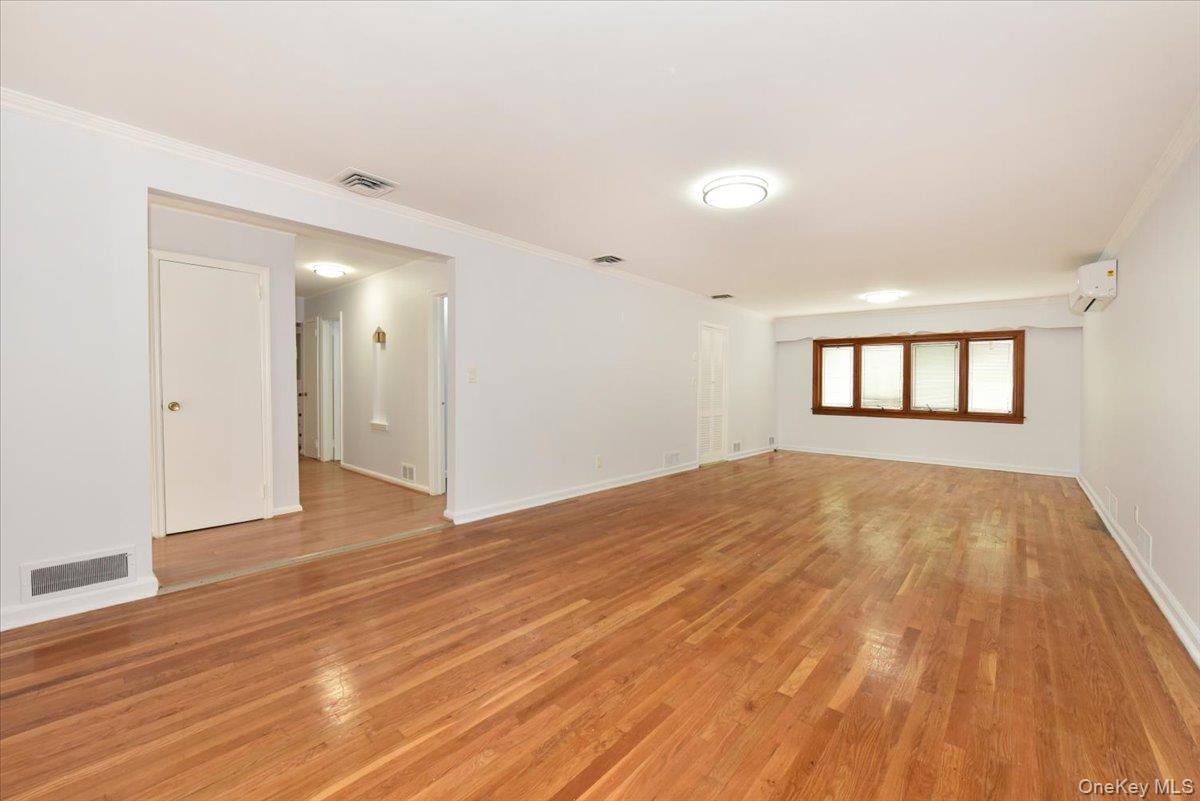 7515 196th Place Property Photo 3
