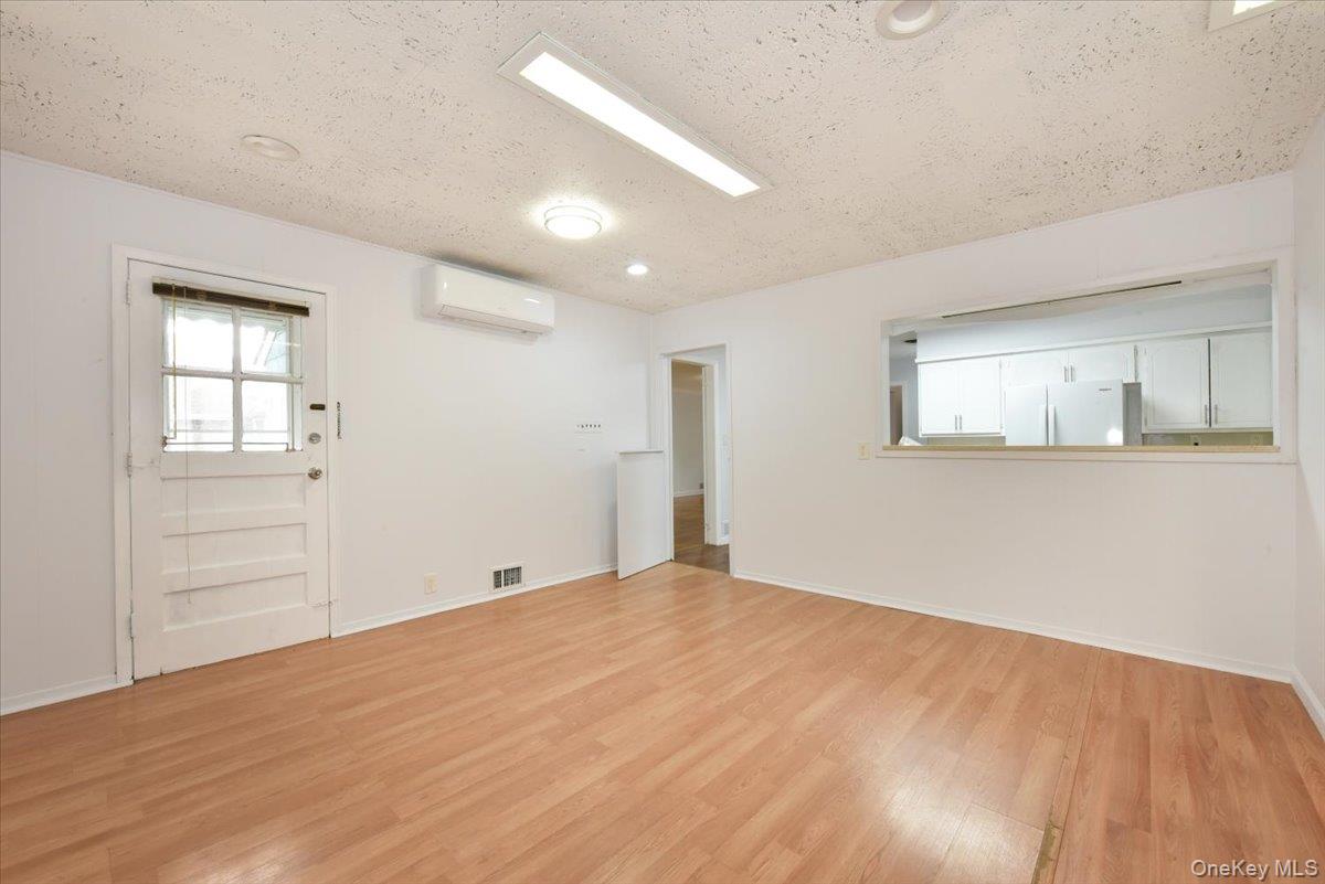 7515 196th Place Property Photo 5
