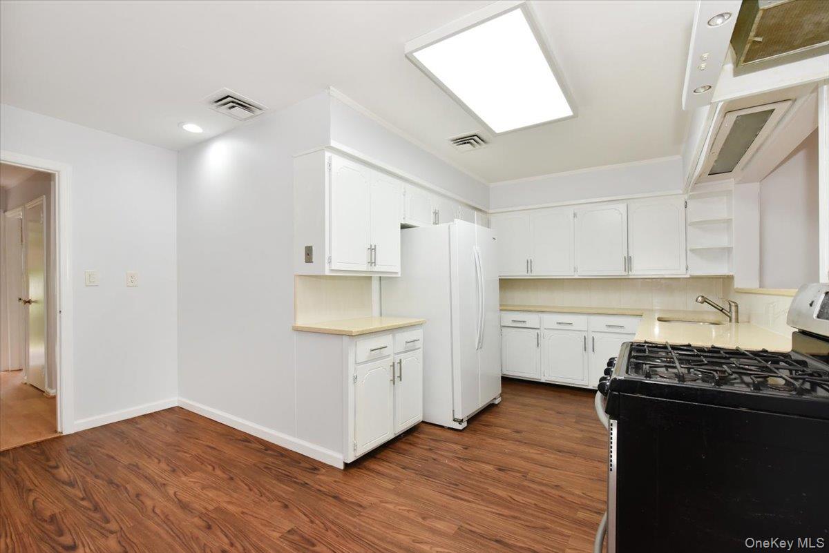 7515 196th Place Property Photo 6